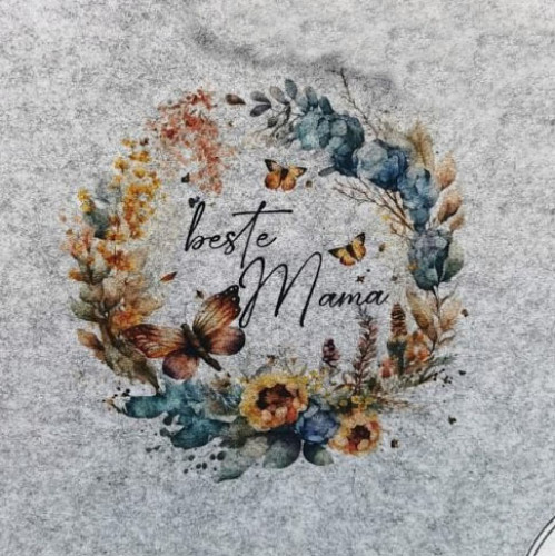 Filztasche mit beste Mama in einem Blumenkranz und Schmetterlingen bedruckt